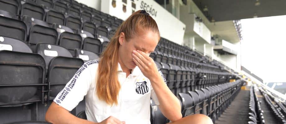 Ketlen se emociona ao revelar que luta contra epilepsia