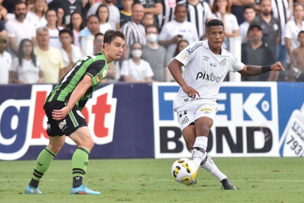 Bustos elogia boa atuação de Ângelo contra o América-MG: “Um craque”