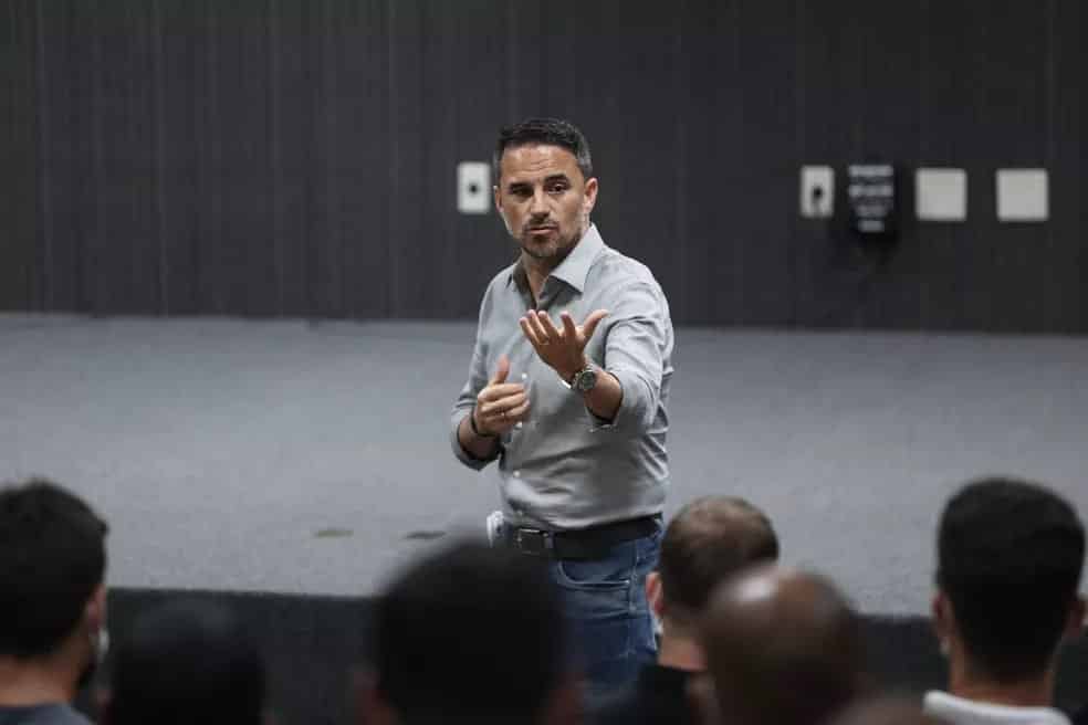 Rodrigo Caetano normaliza press&atilde;o no Atl&eacute;tico-MG