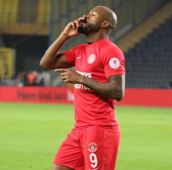 Ponte Preta regulariza situa&ccedil;&atilde;o de mais dois jogadores