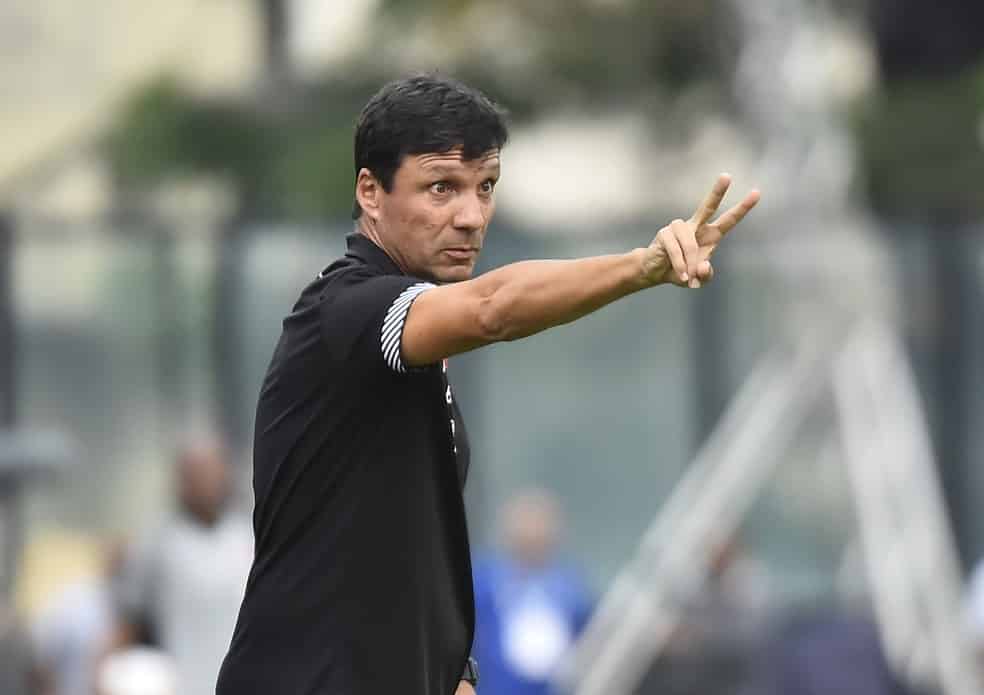 Z&eacute; Ricardo fala sobre al&iacute;vio da vit&oacute;ria e reconhecimento do pouco futebol