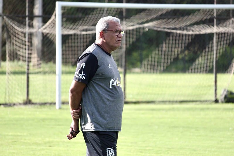 Reencontro do Sport e H&eacute;lio dos Anjos na Ponte Preta