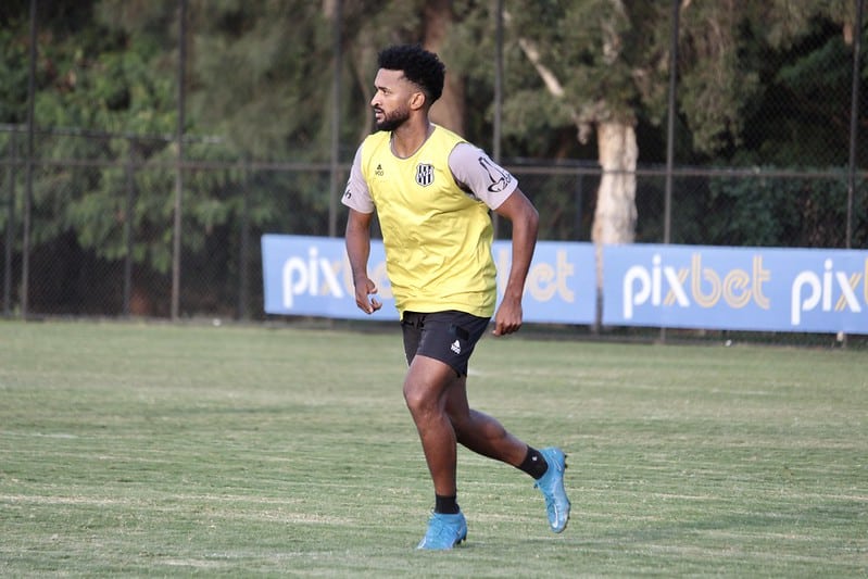 Artur fala em volta positiva e lamenta situa&ccedil;&atilde;o em Recife