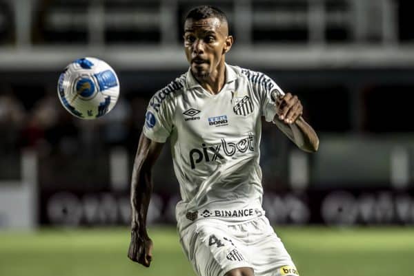 Edu Dracena elogia Lucas Pires e fala sobre renovação de contrato: “Está bem encaminhada”