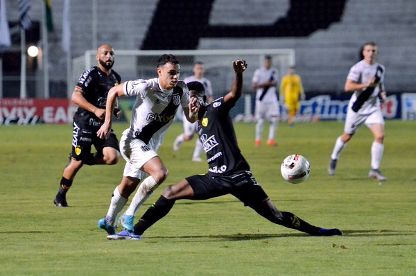 Mudan&ccedil;a deixa Ponte Preta com maioria do time de estreantes para d&eacute;rbi de domingo