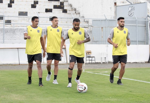 Ponte Preta inicia preparação para o dérbi com goleada em jogo-treino