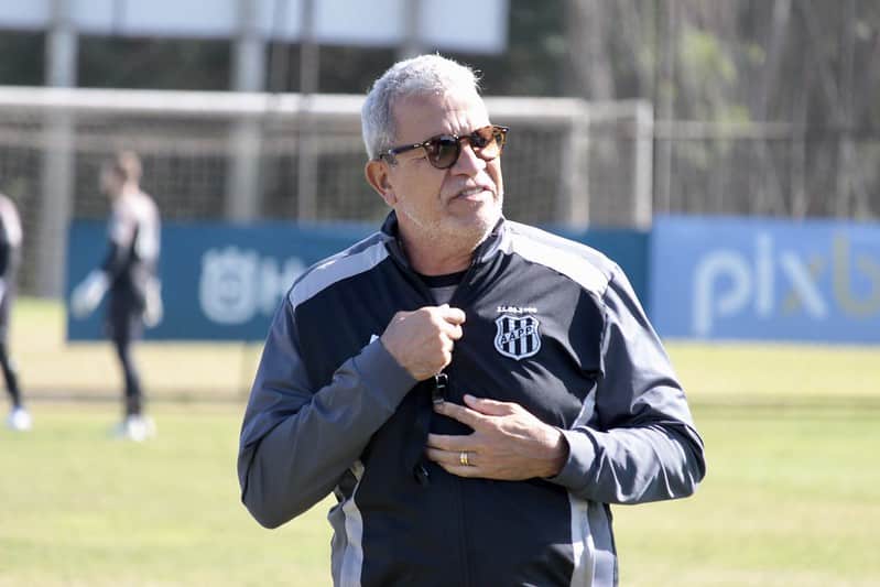 H&eacute;lio dos Anjos tem dois dias a mais para preparar a Ponte contra o Sport