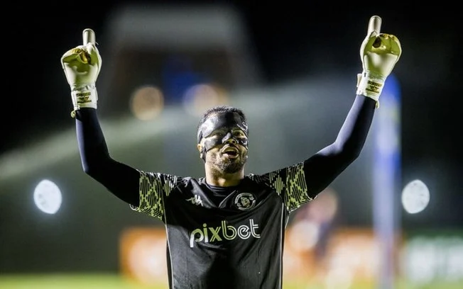 Goleiro Thiago espera festa da torcida do Vasco em Manaus