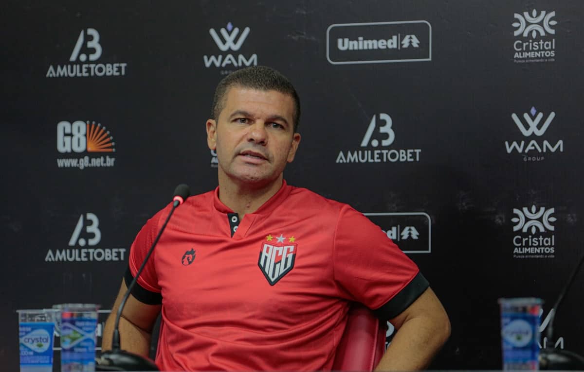 Umberto Louzer muda o estilo do Atlético após chegada