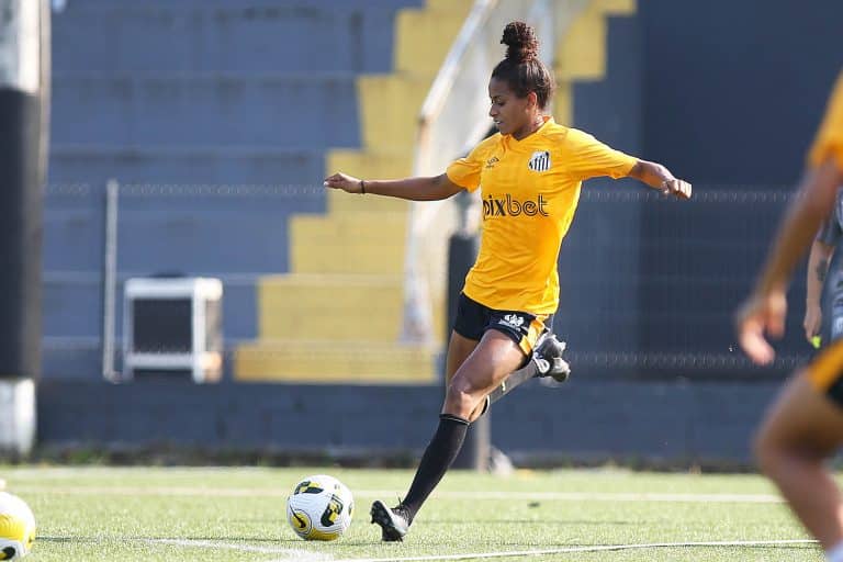 Tayla diz estar confiante na evolu&ccedil;&atilde;o das Sereias da Vila