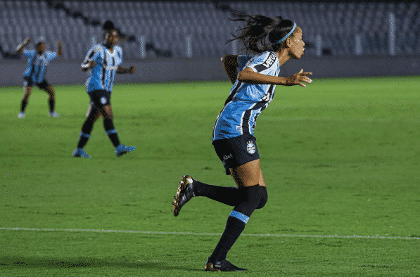 Vivendo &oacute;tima fase, Jeh Soares, lateral Gremista, projeta encontro com a Ferrovi&aacute;ria: &ldquo;queremos estar entre as melhores!&rdquo;