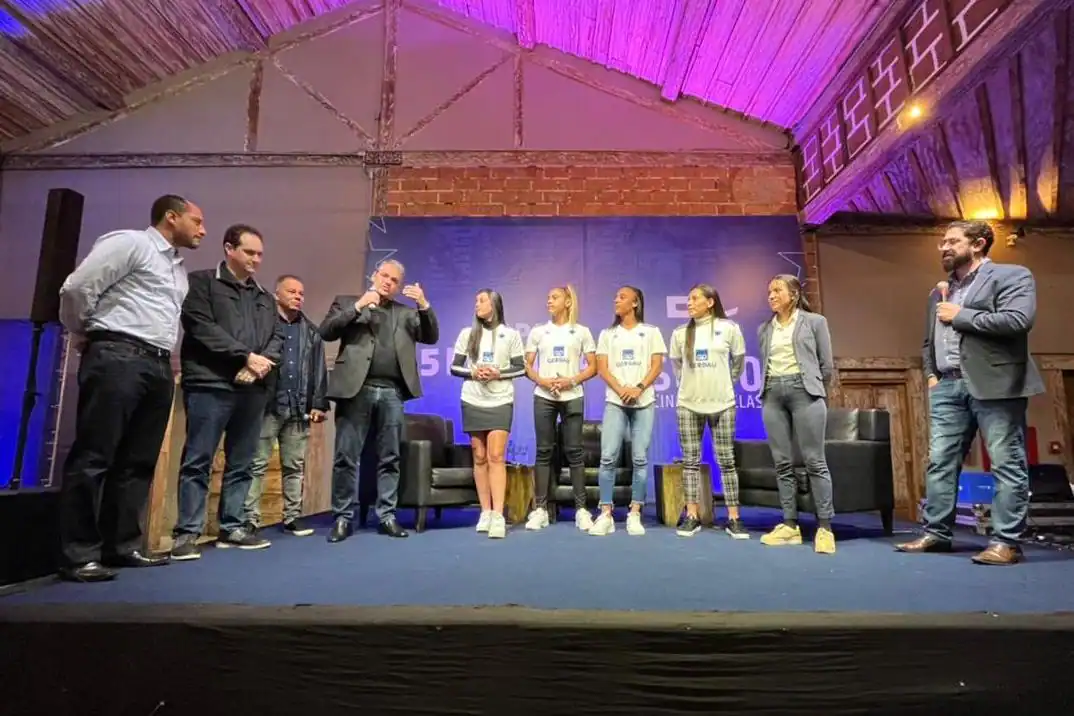 Cruzeiro anuncia patrocinador m&aacute;ster para Futebol Feminino