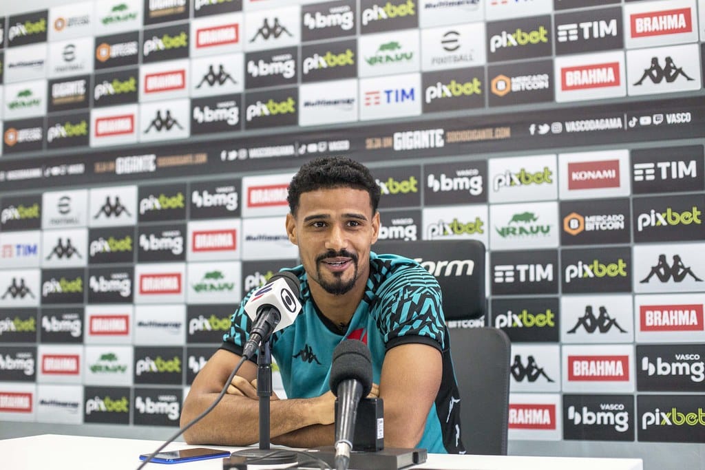 Gabriel Dias e Vasco: um m&ecirc;s de titularidade e seguran&ccedil;a