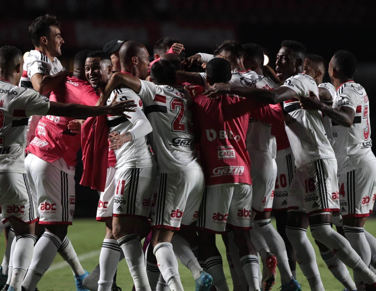 São Paulo não perde para Corinthians há cinco jogos