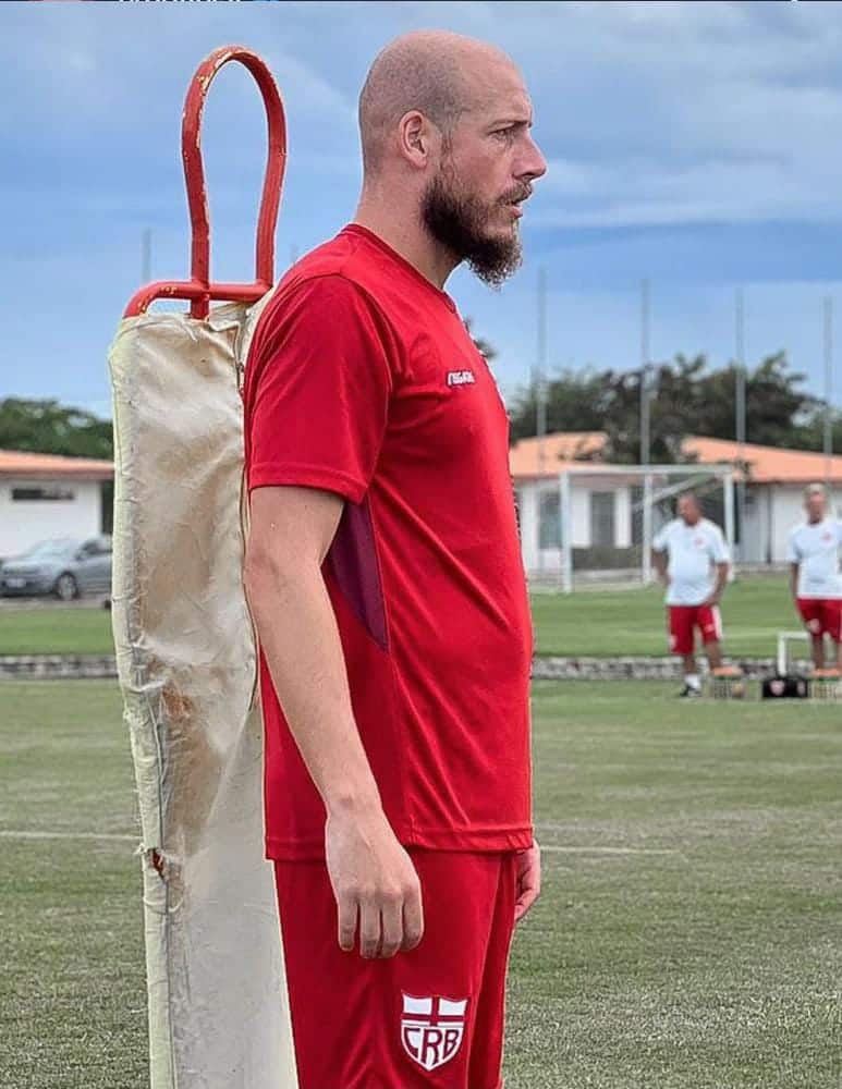 Maicon est&aacute; fora do jogo contra o Sport