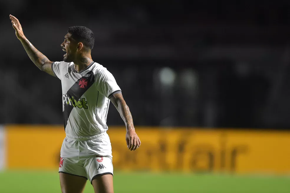 Yuri Lara defende Zé Ricardo após vitória: “Estamos juntos”