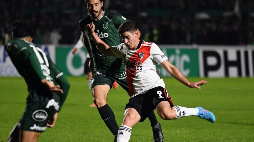 &Aacute;lvarez fala sobre seus tr&ecirc;s gols e futuro no Manchester City