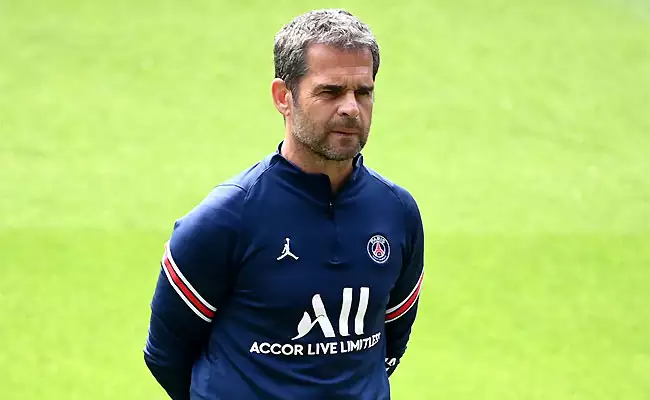 PSG dispensa técnico do feminino após má conduta