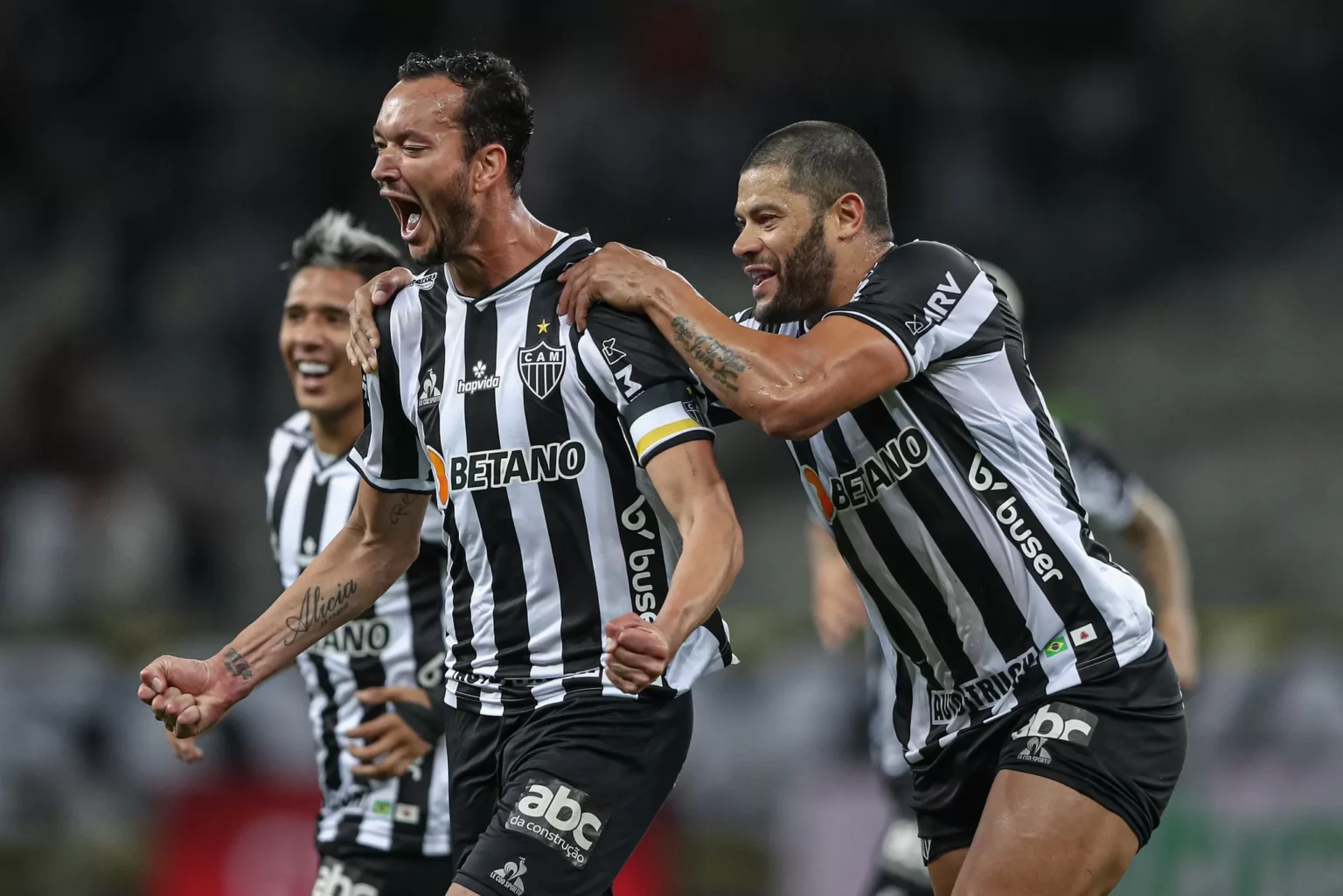 Diretor sinaliza perman&ecirc;ncia de R&eacute;ver para 2022