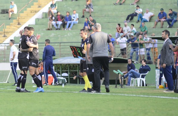 Ponte Preta se reapresenta com F&aacute;bio Sanches em tratamento