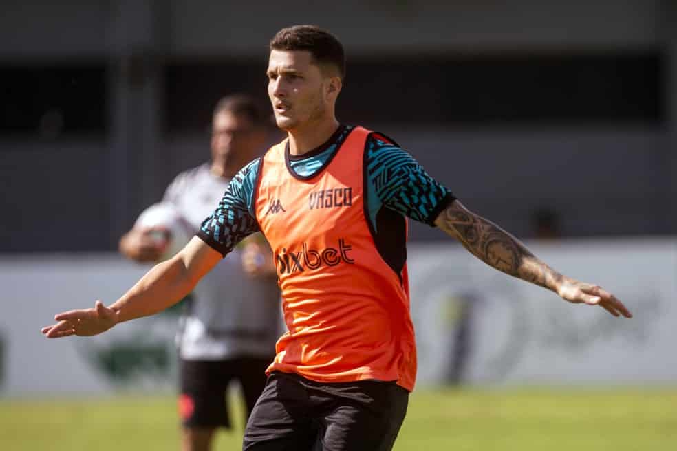 Danilo Boza comenta expectativa de estreia pelo Vasco
