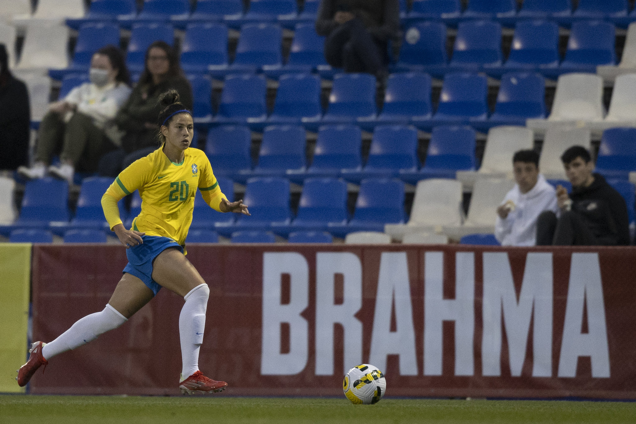 Fe Palermo, do S&atilde;o Paulo, &eacute; convocada para Sele&ccedil;&atilde;o Brasileira