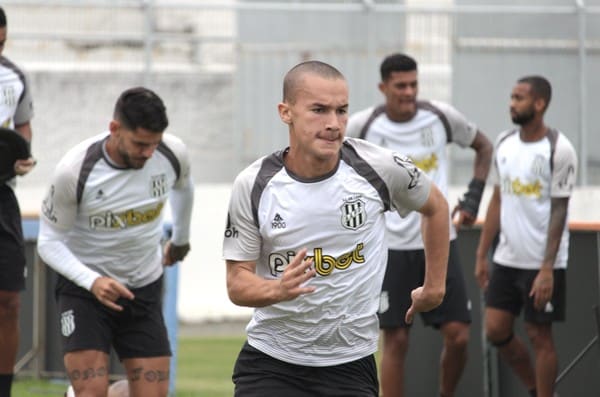 Amaral vai para o jogo? Hélio espera contar com volante para jogo contra o Ituano