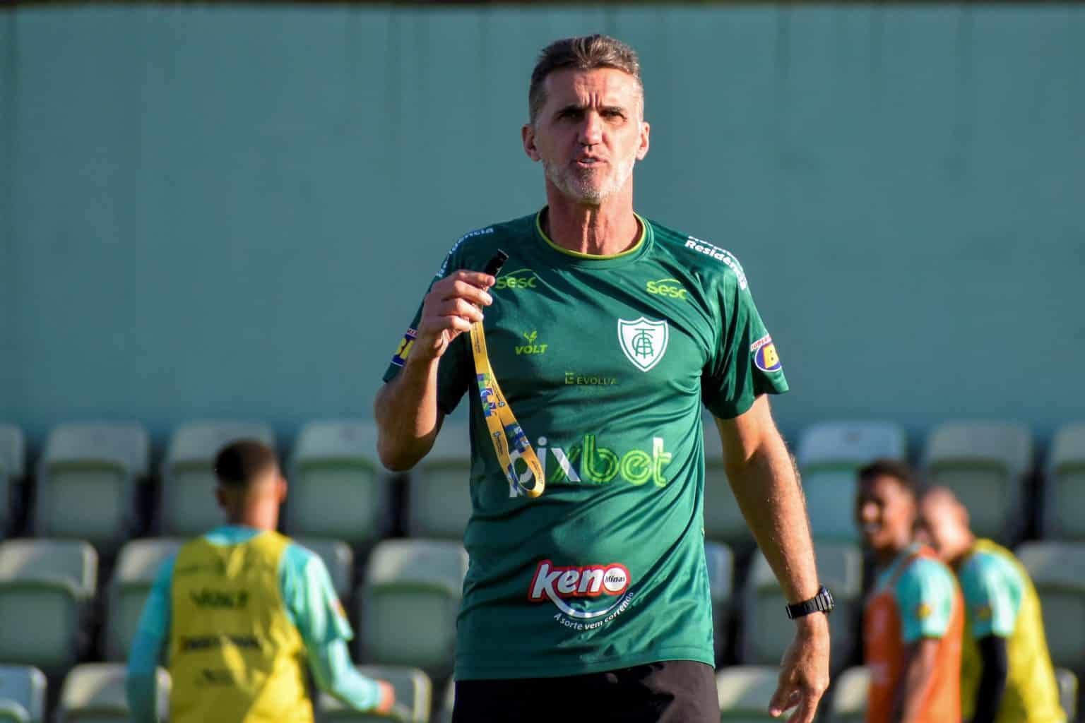 Mancini diz que Vuaden errou em jogo do América