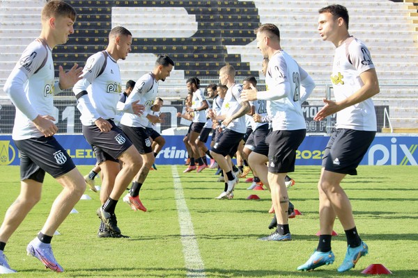 Quem vai para o jogo contra o Vila Nova?