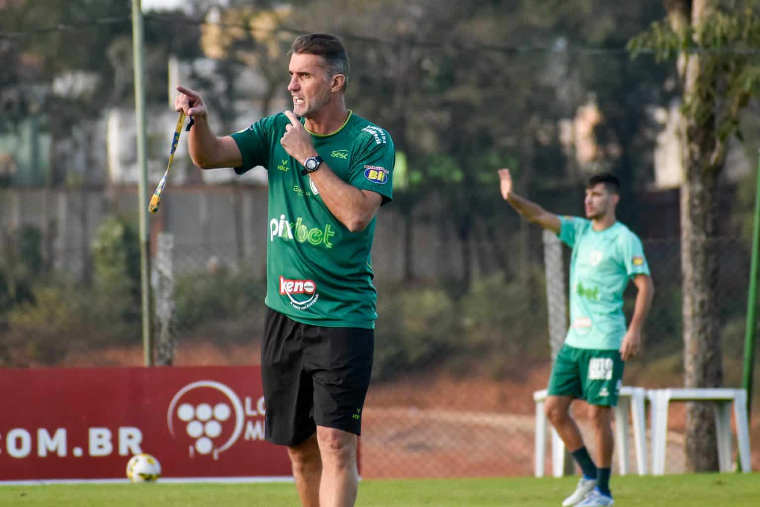 V&aacute;gner Mancini indica escala&ccedil;&atilde;o diferente j&aacute; diante do Botafogo