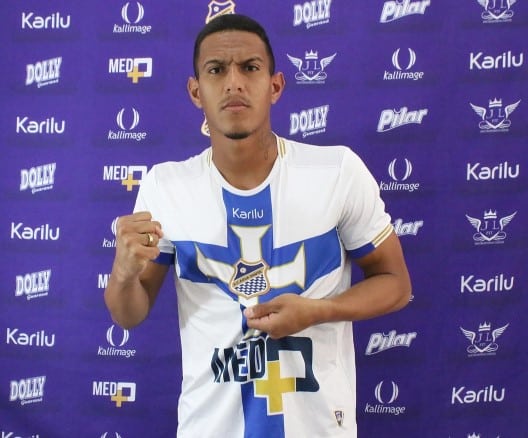 Para a zaga, &Aacute;gua Santa contrata Roni Lobo