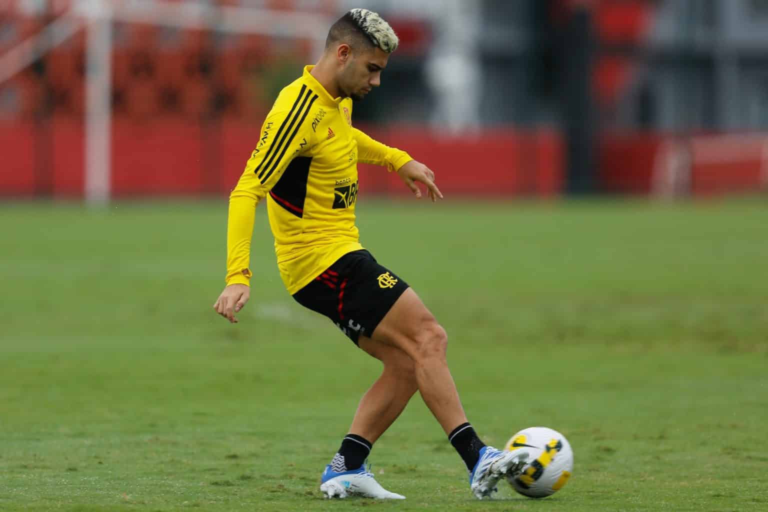 Flamengo – Dorival Júnior faz mudanças no elenco e pode ter novo craque em breve