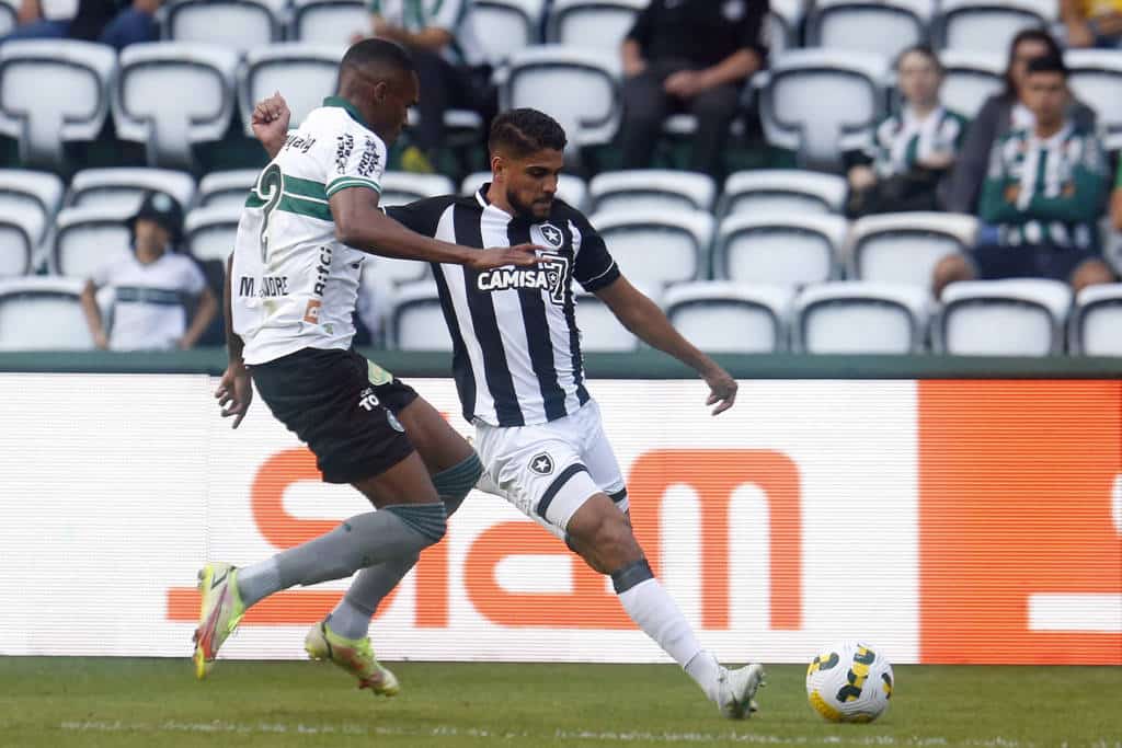 Luis Castro faz testes no Botafogo para partida contra Goiás