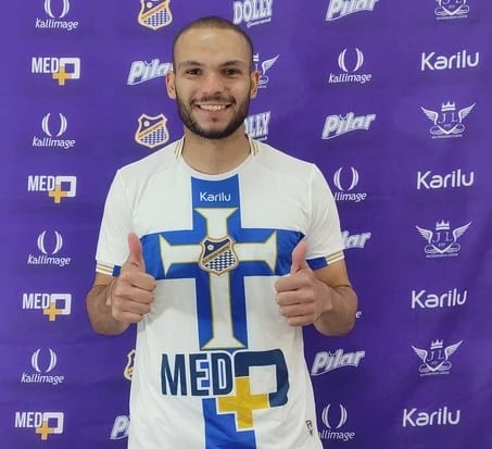 Para o ataque, &Aacute;gua Santa contrata Gleyson