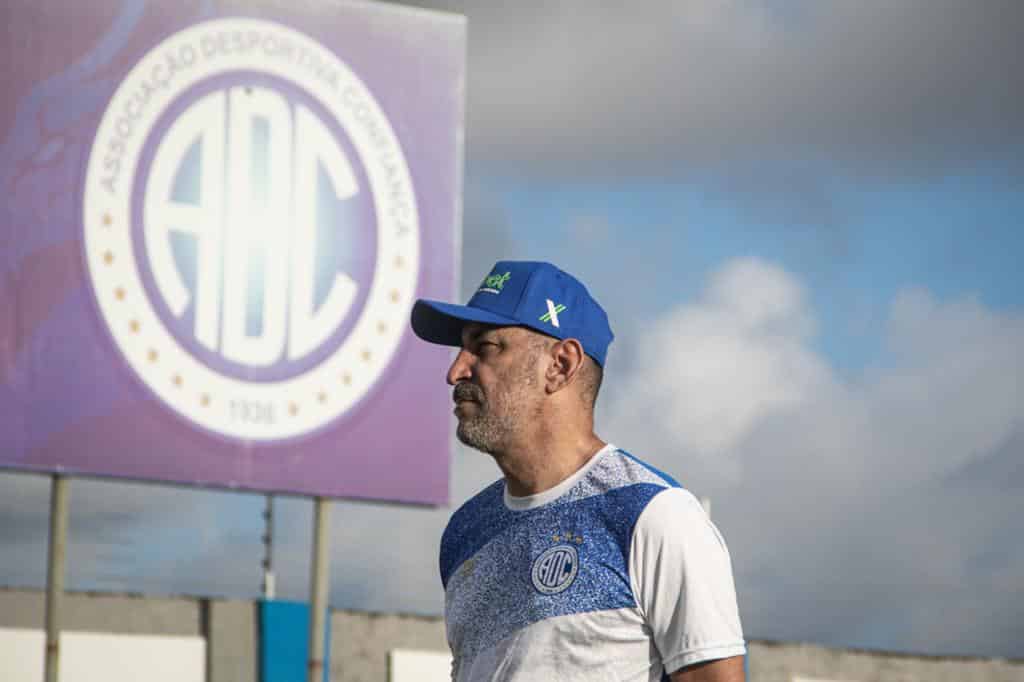 Vin&iacute;cius Eutr&oacute;pio chega no Confian&ccedil;a e fala do que esperar de seu trabalho