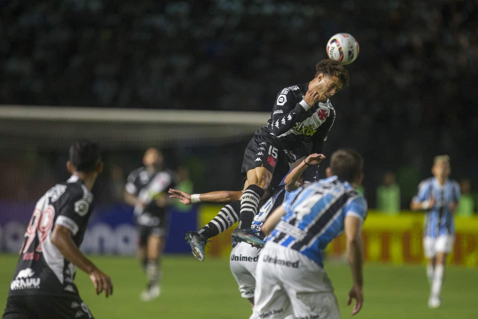 Vasco vem se destacando em confrontos contra os grandes