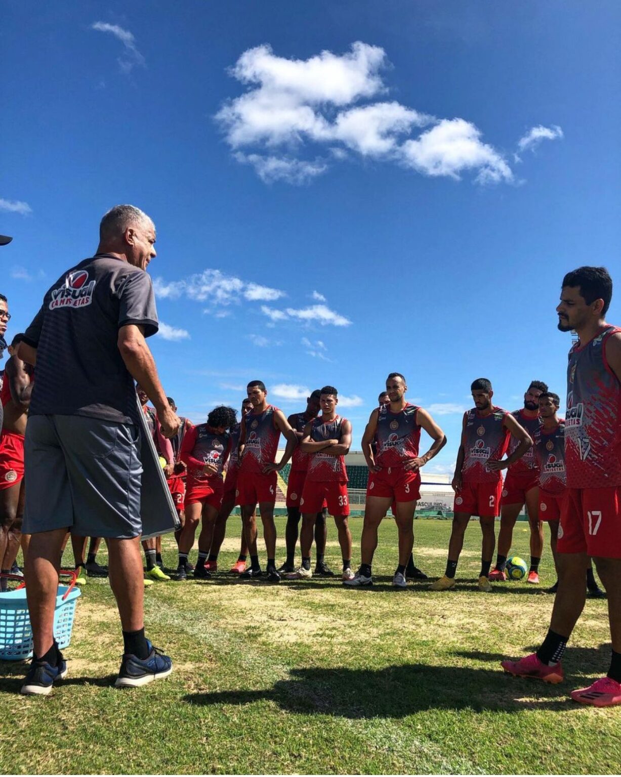 Juazeirense: treino intenso e entrevistas