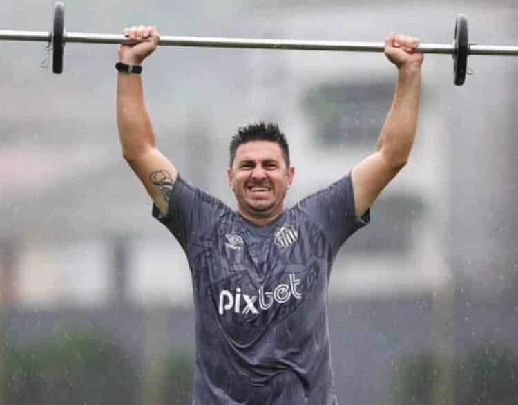 Santos: preparador de goleiras nega suborno