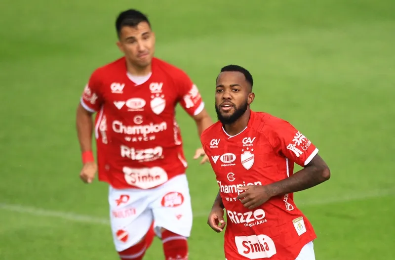 Victor Andrade desfalcar&aacute; o Vila Nova at&eacute; o fim da temporada