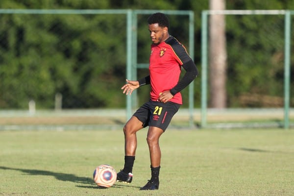 Rithely espera reabertura da janela para assinar contrato com a Ponte