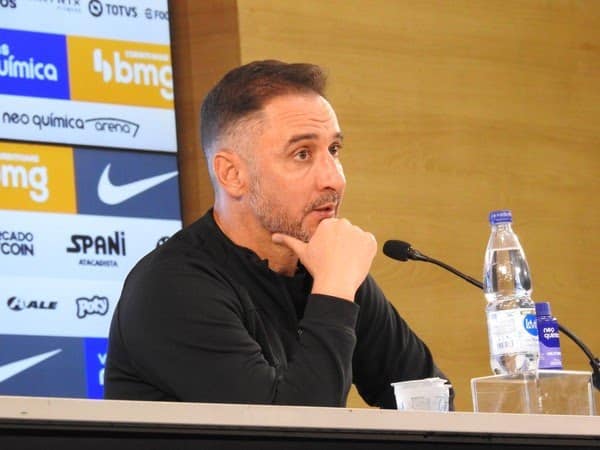 V&iacute;tor Pereira exalta goleada do Corinthians: &ldquo;Foi um jogo de qualidade&rdquo;