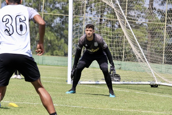 Goleiro valoriza fase da defesa para Ponte Preta deixar a degola da S&eacute;rie B