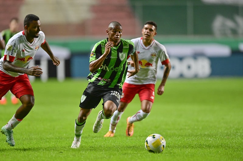 Juninho comenta fase do América e sai em defesa dos garotos da base
