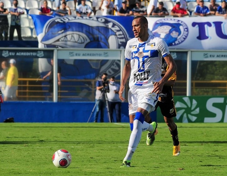 Água Santa vende Jeferson Bahia para o exterior