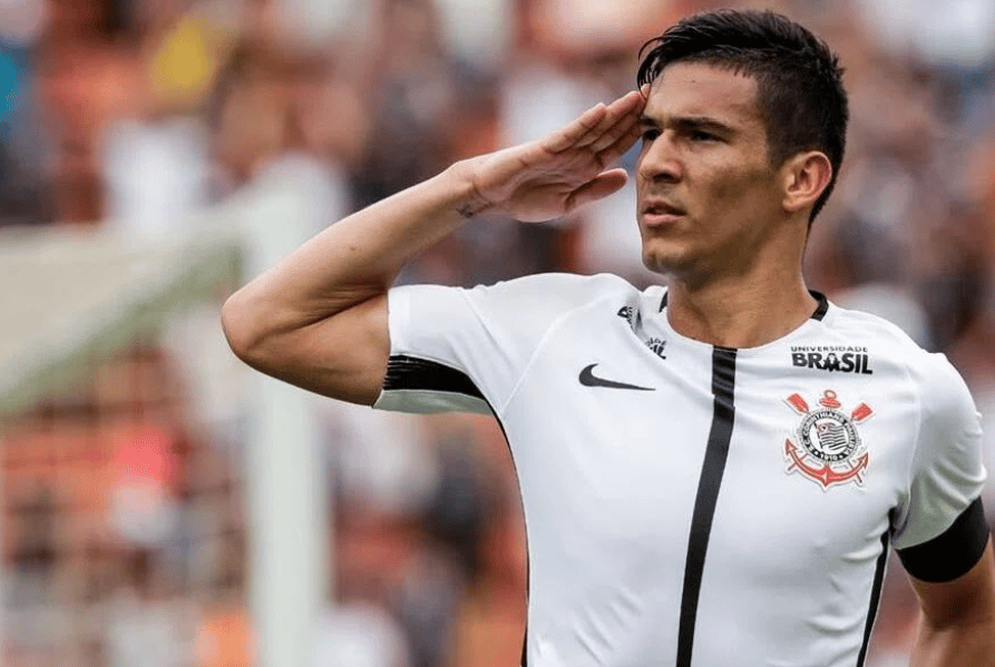 Balbuena chega no Brasil para assinar com o Corinthians