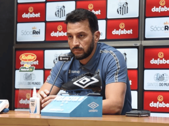 Edu Dracena pede demissão do Santos