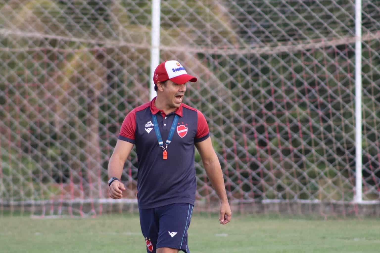 Dado Cavalcanti n&atilde;o comanda mais o Vila Nova