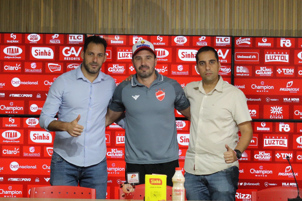 Vila Nova apresenta novo t&eacute;cnico