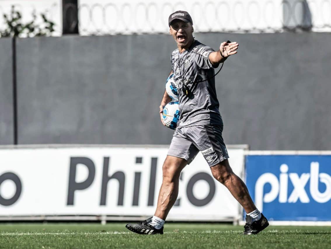 Fim da linha: Fabián Bustos é demitido pelo Santos