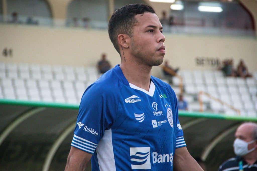 Matheusinho não joga mais pelo Confiança